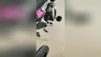 Asiento giratorio neumático grande de goma precio de fábrica triciclo de bebé empujando triciclo para niños